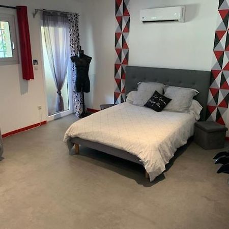 Grand Studio Avec Terrasse Lägenhet Vauvert Exteriör bild