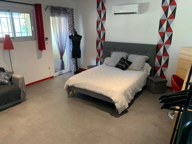 Grand Studio Avec Terrasse Lägenhet Vauvert Exteriör bild